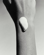 Load image into Gallery viewer, Smoothing Body Serum
